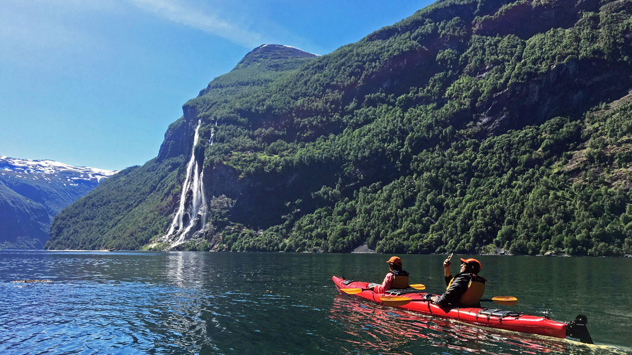 Kayak Seven Sisters Waterfall ©Geiranger Fjordservice